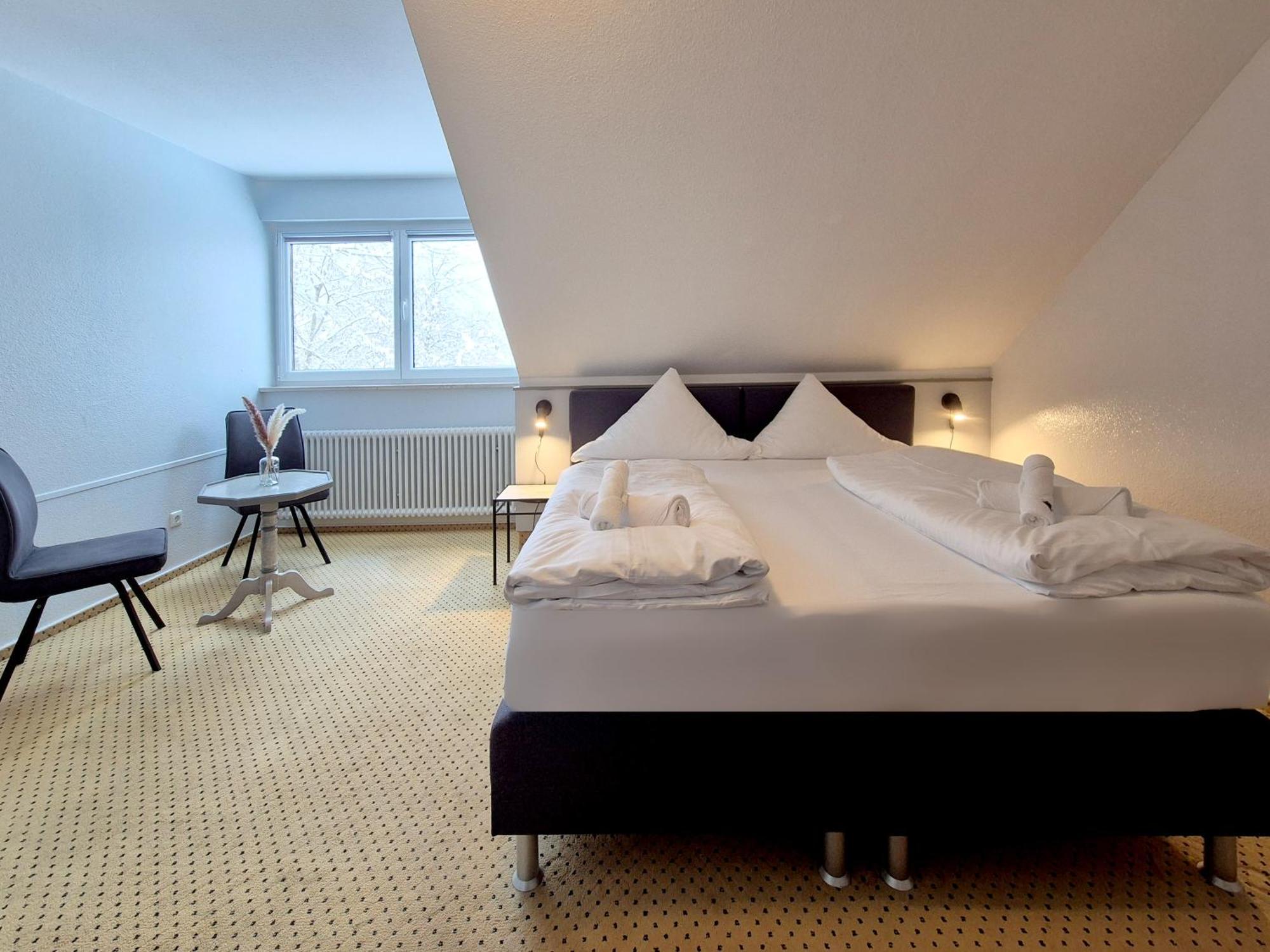 Double Room,1654363703:JPEG